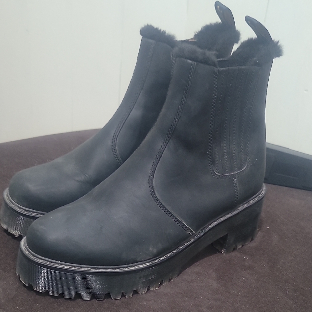 Dr Marten Black Chunky Chelsea Boots
